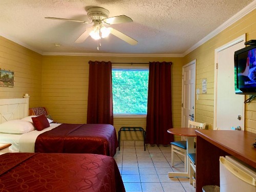 Lakeside Inn and Cafe - image 32