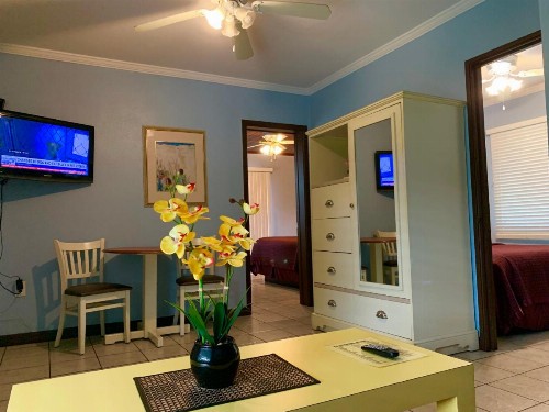 Lakeside Inn and Cafe - image 35