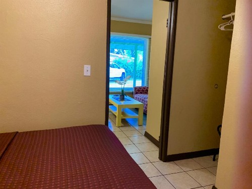 Lakeside Inn and Cafe - image 44