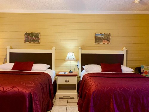 Lakeside Inn and Cafe - image 45
