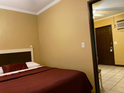 Lakeside Inn and Cafe - image 5