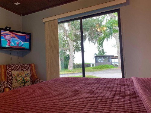 Lakeside Inn and Cafe - image 9