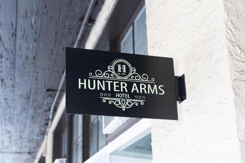 Hunter Arms Hotel - image 16