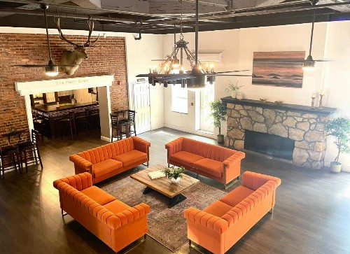 Hunter Arms Hotel - image 2
