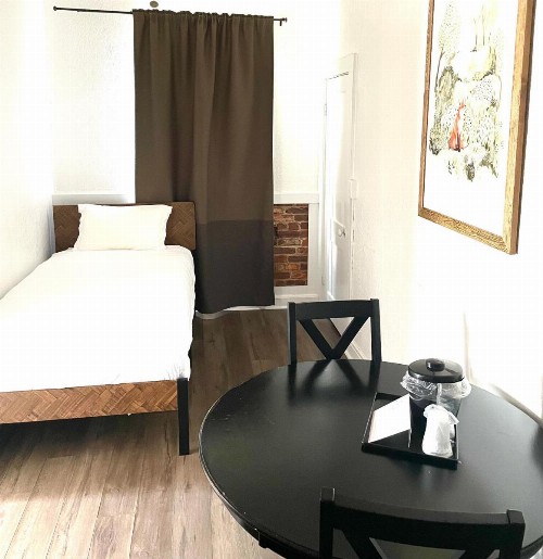 Hunter Arms Hotel - image 3