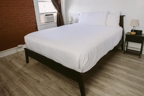 Hunter Arms Hotel - image 30