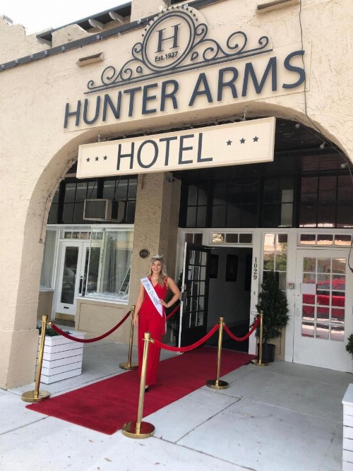Hunter Arms Hotel - image 5