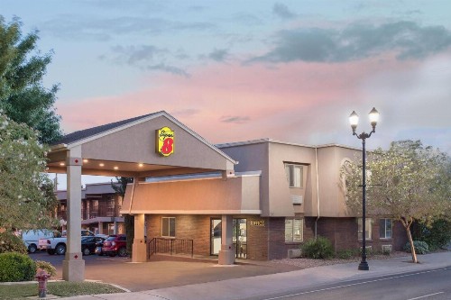 Super 8 by Wyndham St. George UT - image 2