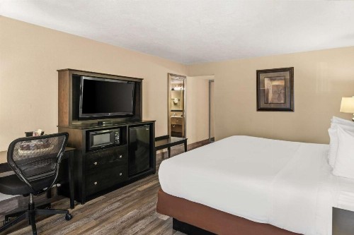 Best Western Coral Hills - image 14
