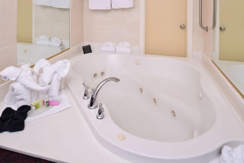 Best Western Coral Hills - image 40