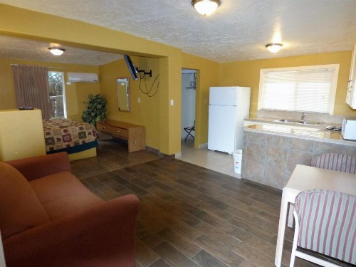 Sands Motel - image 15