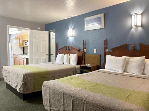 Coronada Inn & Suites - image 21