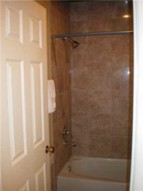 Economy Inn & Suites - image 14