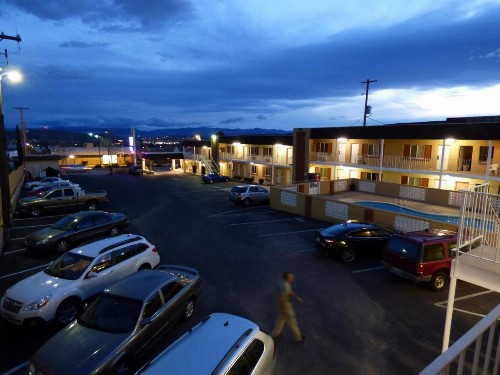 Economy Inn & Suites - image 15