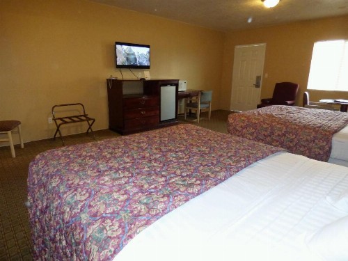 Economy Inn & Suites - image 3