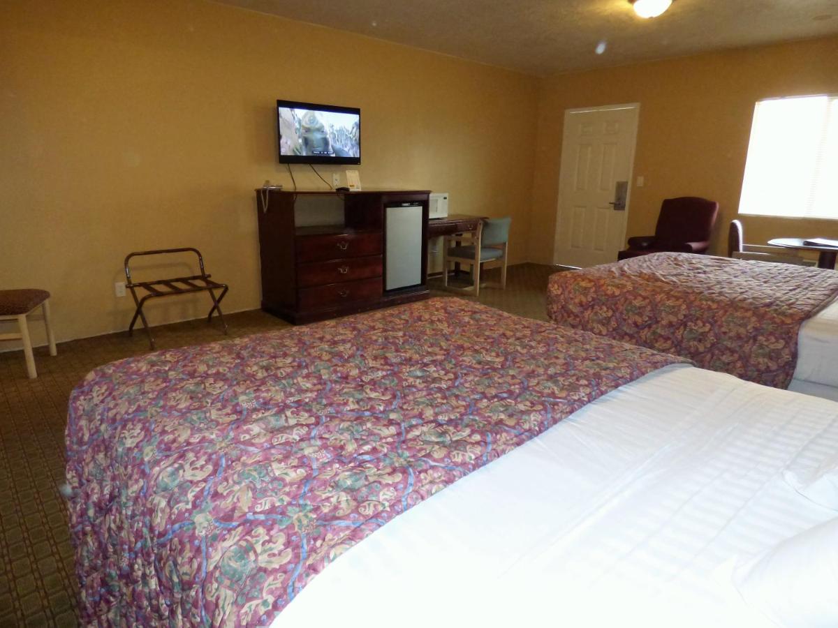 Economy Inn & Suites - image 3