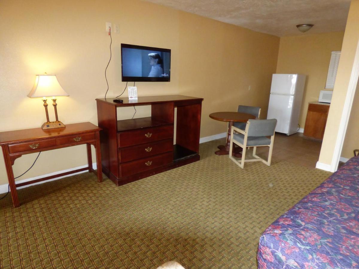Economy Inn & Suites - image 6