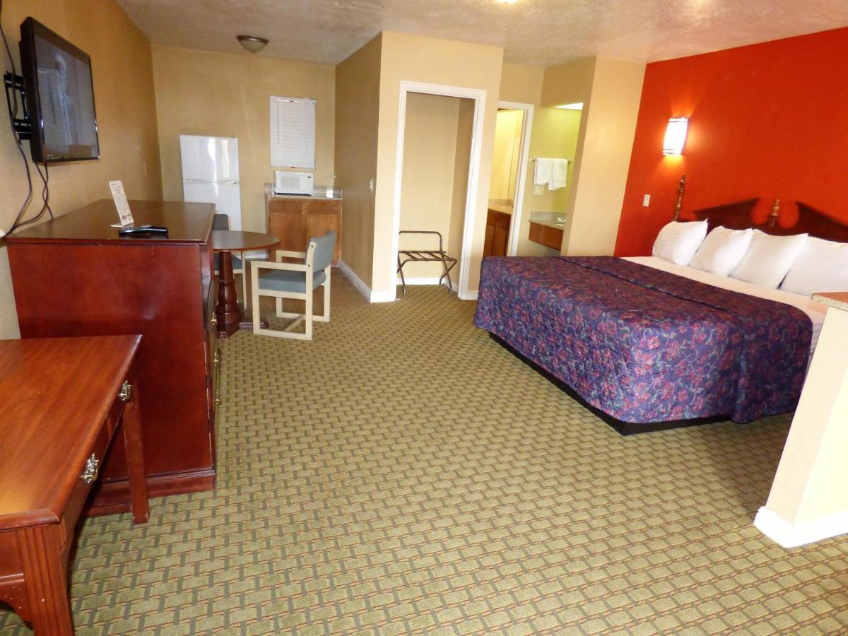 Economy Inn & Suites - image 7