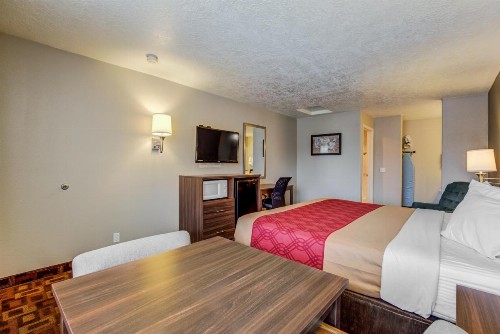 Econo Lodge Saint George - image 10