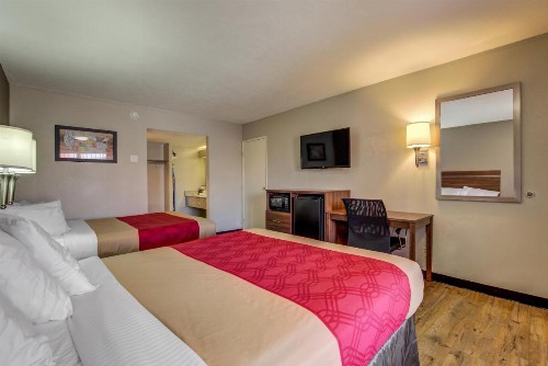 Econo Lodge Saint George - image 12