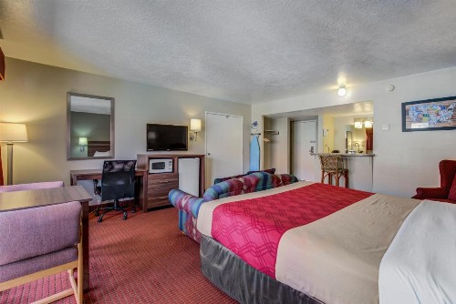 Econo Lodge Saint George - image 16