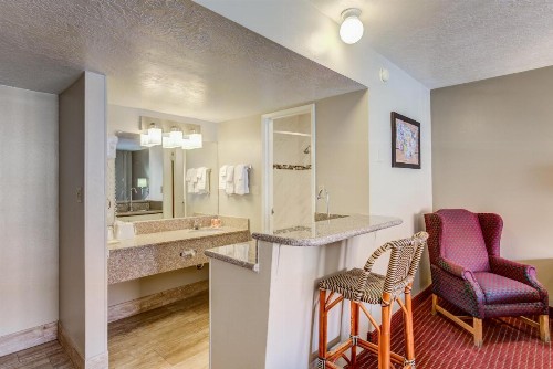 Econo Lodge Saint George - image 19