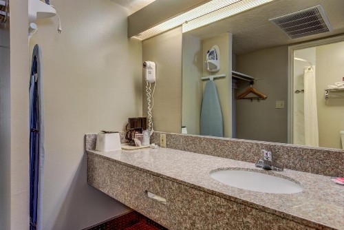 Econo Lodge Saint George - image 2