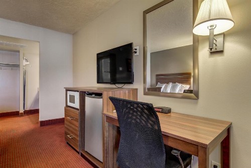 Econo Lodge Saint George - image 21