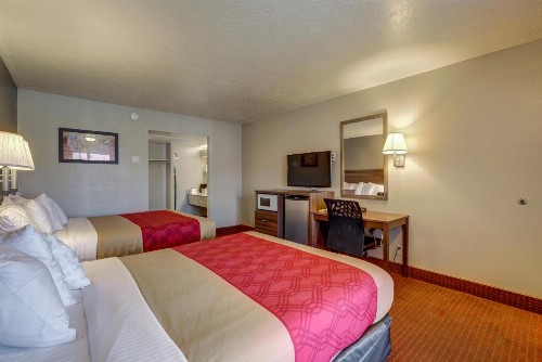 Econo Lodge Saint George - image 22