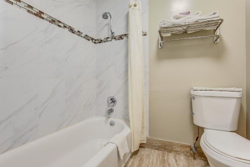 Econo Lodge Saint George - image 23