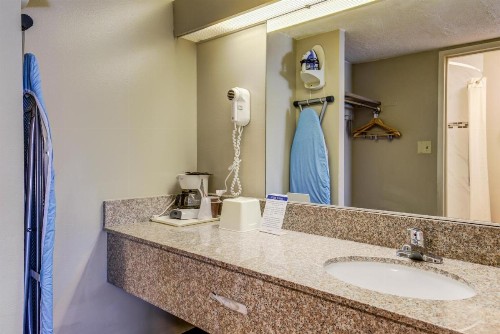 Econo Lodge Saint George - image 24