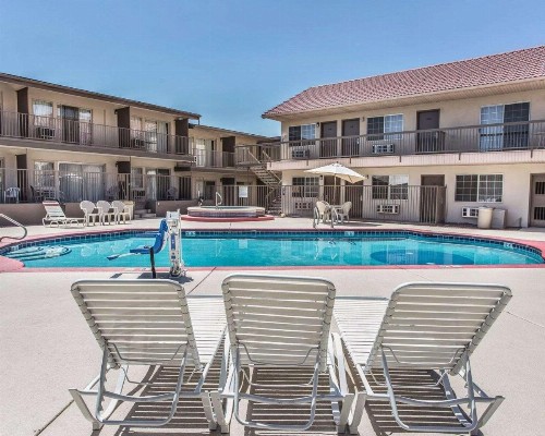 Econo Lodge Saint George - image 25