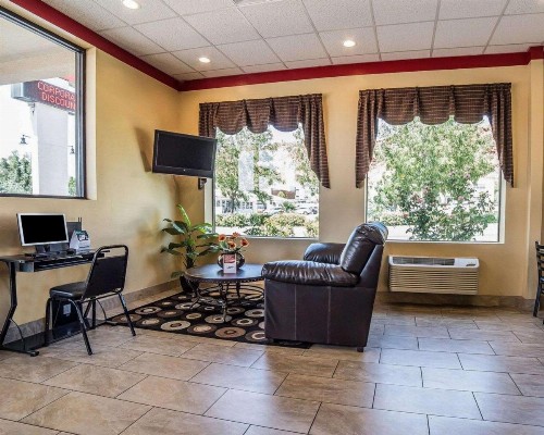 Econo Lodge Saint George - image 27