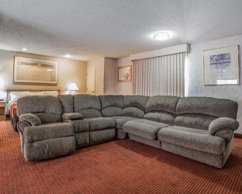 Econo Lodge Saint George - image 32