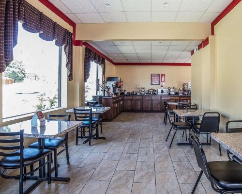 Econo Lodge Saint George - image 40