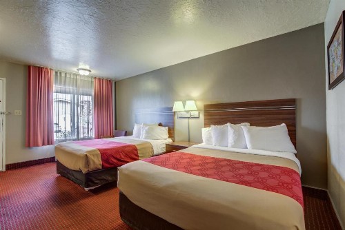 Econo Lodge Saint George - image 42