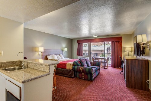 Econo Lodge Saint George - image 43