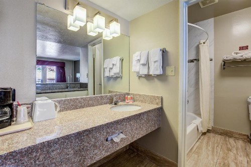 Econo Lodge Saint George - image 45