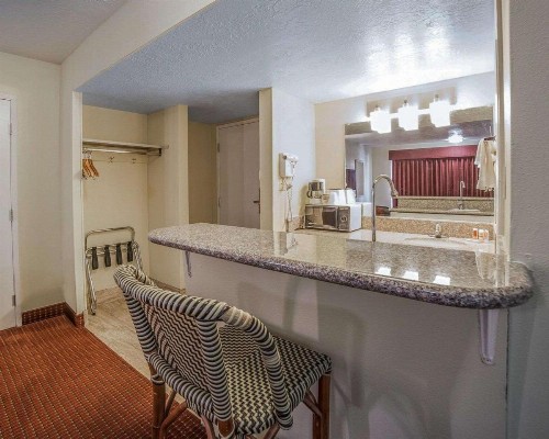 Econo Lodge Saint George - image 7