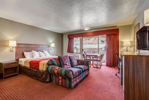 Econo Lodge Saint George - image 9