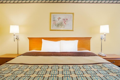 Days Inn by Wyndham St. George - image 2