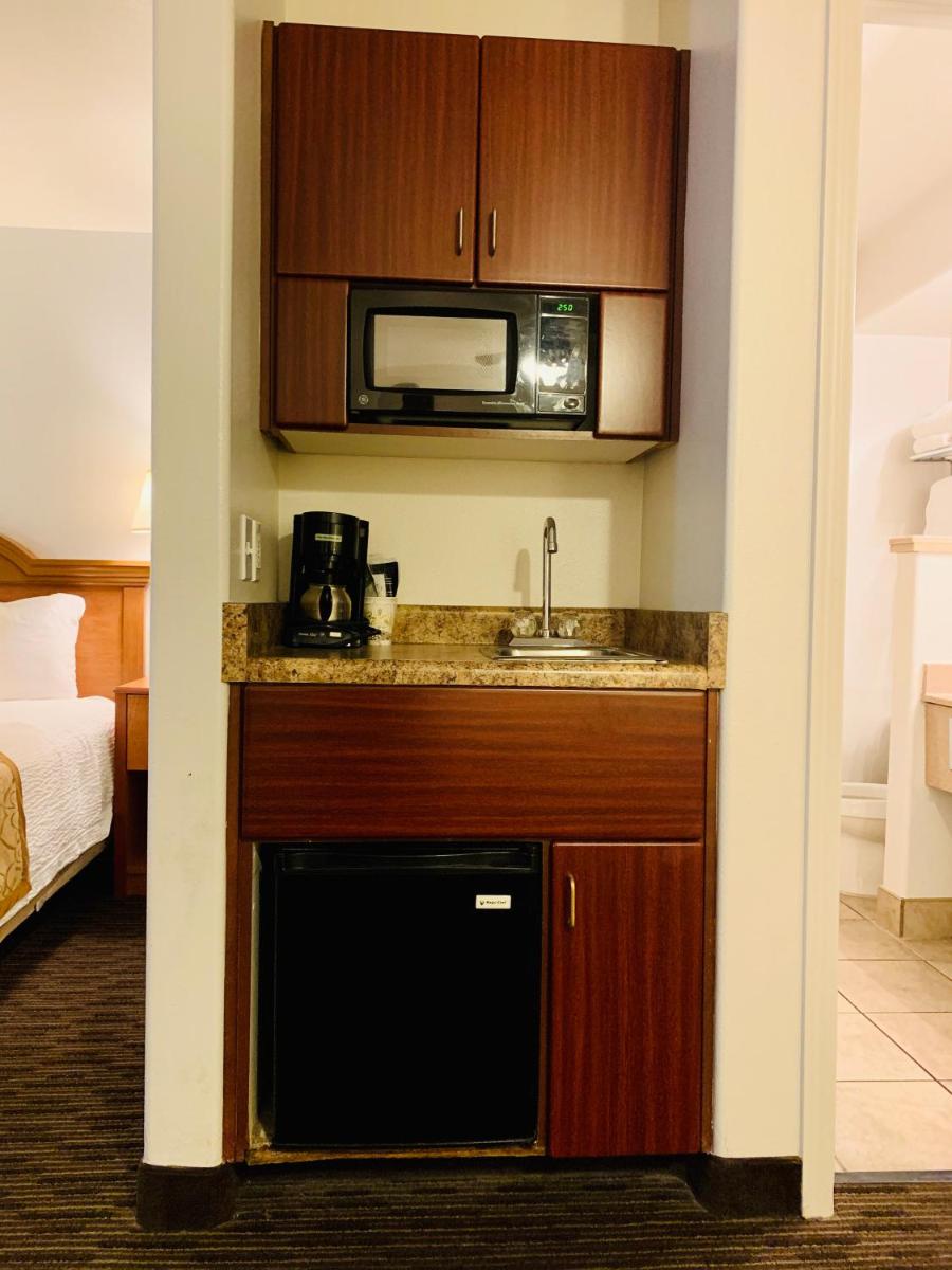 St. George Inn and Suites - image 4