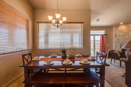 3BD/2B Sunset Views in the Desert - image 11
