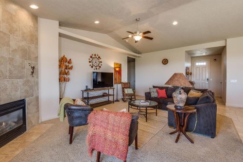 3BD/2B Sunset Views in the Desert - image 12