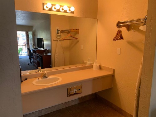 Claridge Inn - St. George - image 18