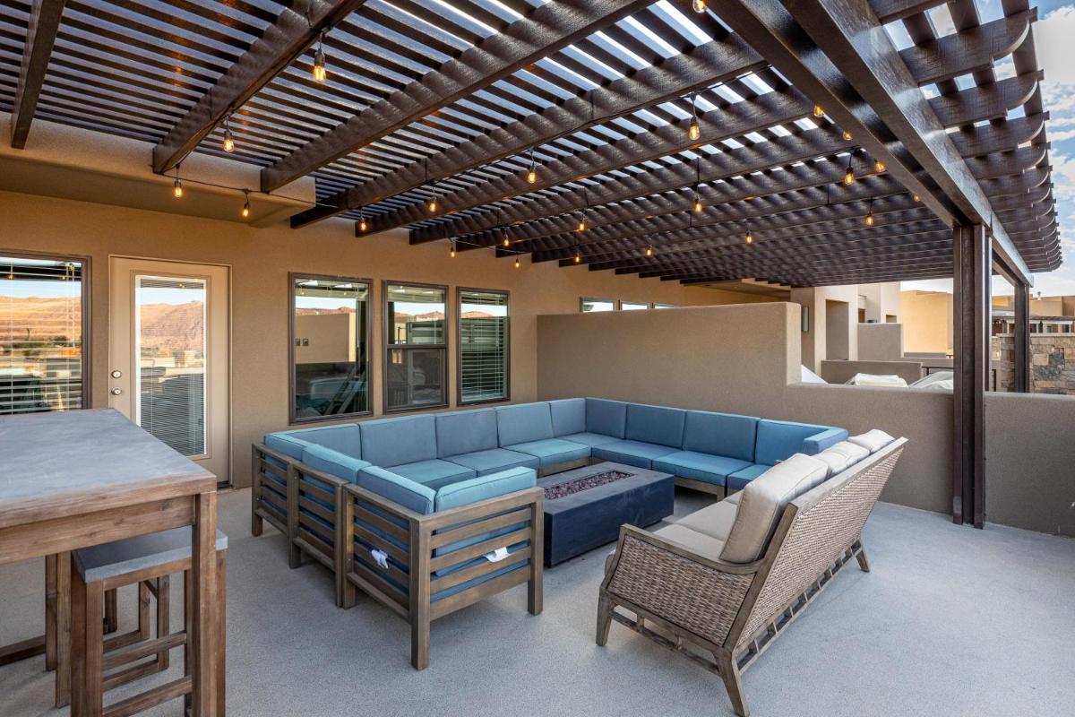 Poolside Paradise - main image