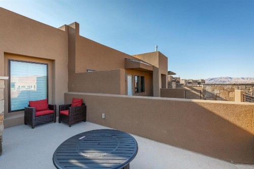 Red Cliff Farmhouse - image 11