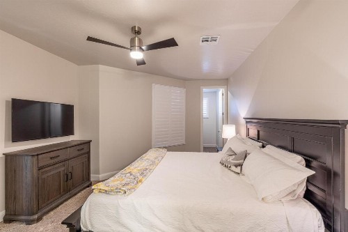Red Cliff Farmhouse - image 2
