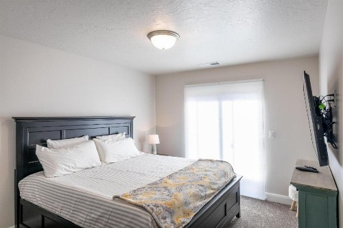 Red Cliff Farmhouse - image 25