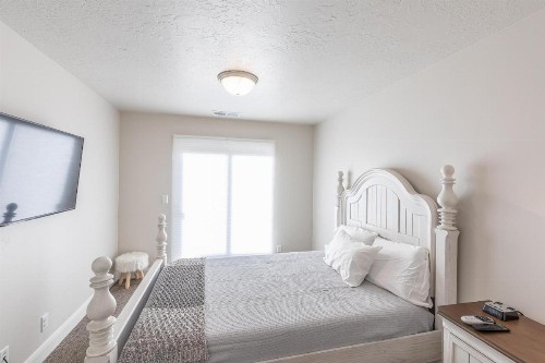 Red Cliff Farmhouse - image 34